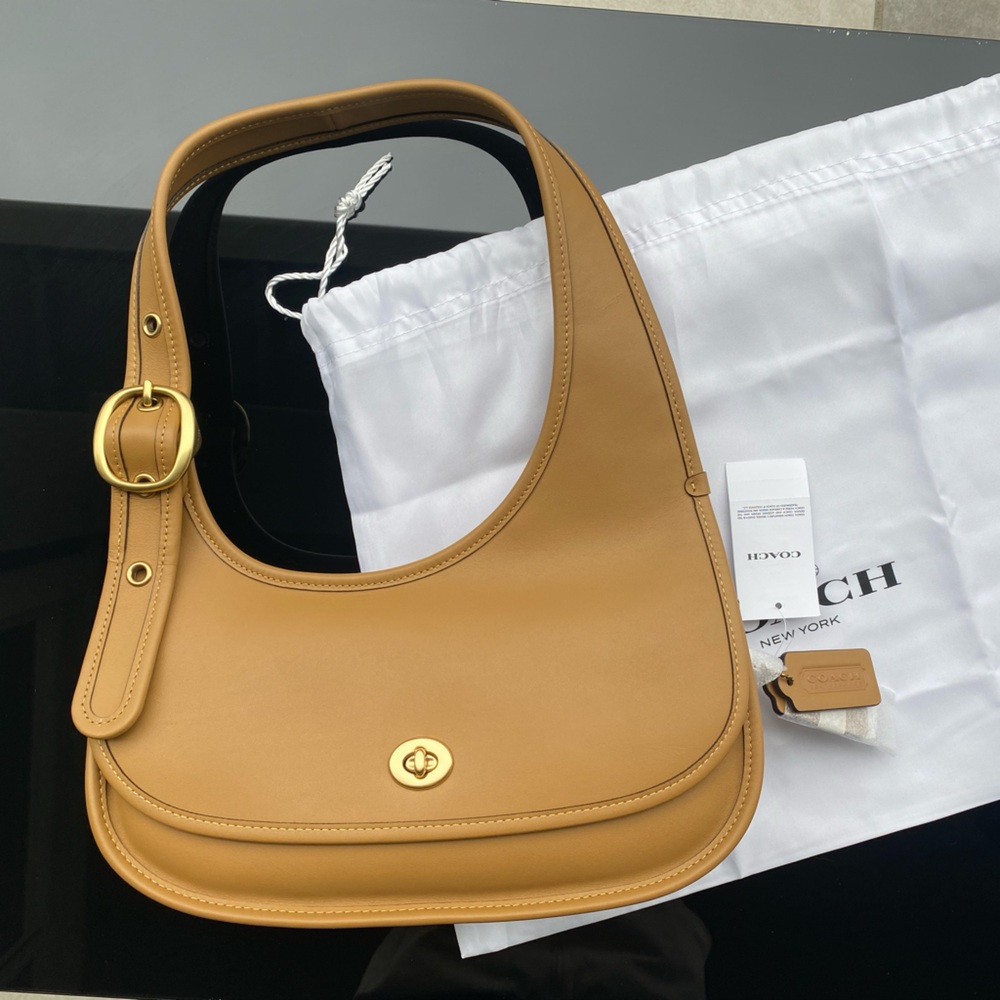NWT Coach Cashin Carry Crescent Bag in Honey Brown